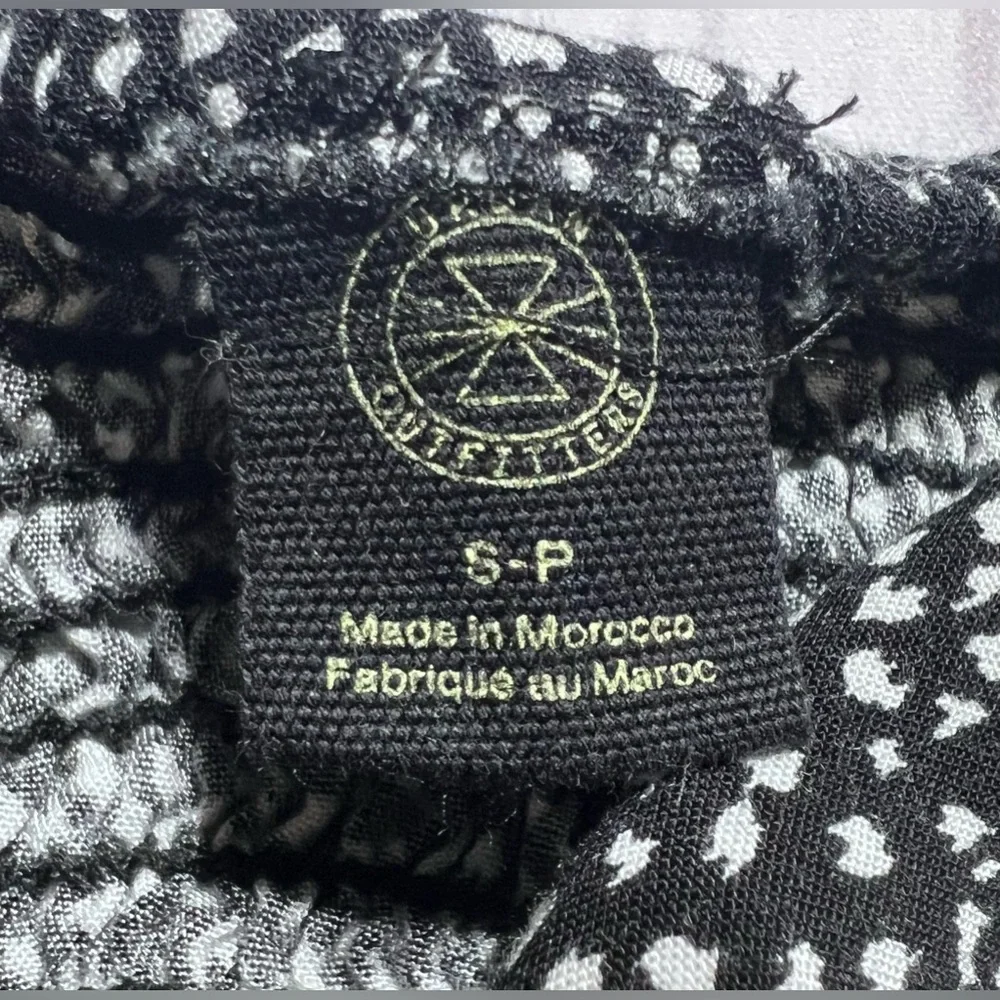 2/$20 Sale Urban Outfitters Milk Maid Twist Front Crop Top - Picture 4 of 5